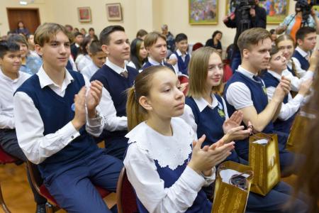 Хакасия приняла делегацию луганских школьников, прибывших в республику по приглашению главы региона Валентина Коновалова