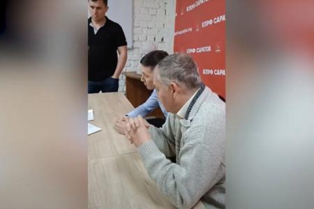 Саратовская область. Откройте, полиция! Люди в форме пришли к депутату-коммунисту