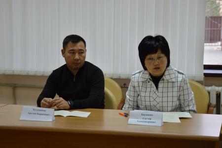Первый секретарь Калмыцкого рескома партии Николай Нуров принял участие в "Круглом столе" Российского общества политологов