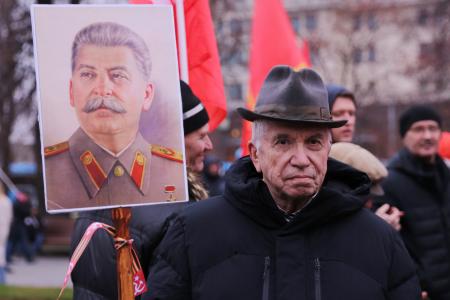 «Великому Октябрю – статус государственного общенародного праздника! Победа будет за нами!»