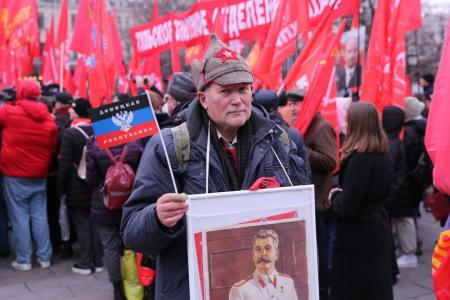 «Великому Октябрю – статус государственного общенародного праздника! Победа будет за нами!»