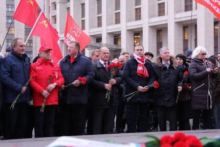 Состоялось возложение венков и цветов к Мавзолею В.И. Ленина