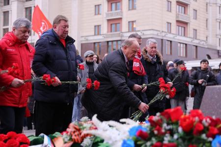 Состоялось возложение венков и цветов к Мавзолею В.И. Ленина