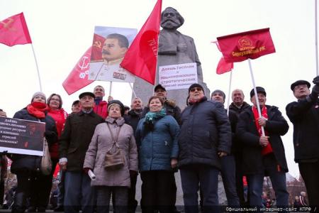 «Великому Октябрю – статус государственного общенародного праздника! Победа будет за нами!»