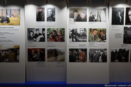 В Госдуме проходит фотовыставка, посвященная Г.Н. Селезневу