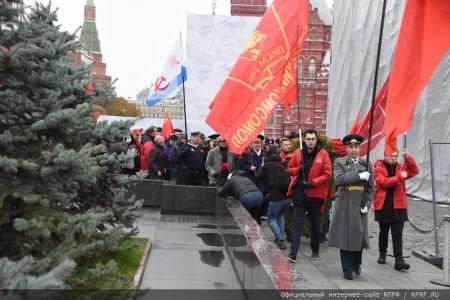 Состоялось возложение венков и цветов к Мавзолею В.И. Ленина