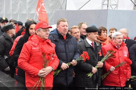 Состоялось возложение венков и цветов к Мавзолею В.И. Ленина