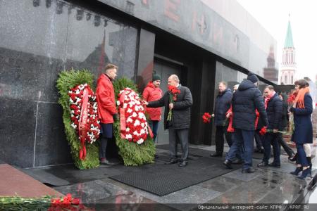 Состоялось возложение венков и цветов к Мавзолею В.И. Ленина