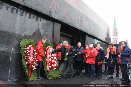 Состоялось возложение венков и цветов к Мавзолею В.И. Ленина