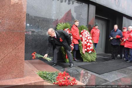 Состоялось возложение венков и цветов к Мавзолею В.И. Ленина