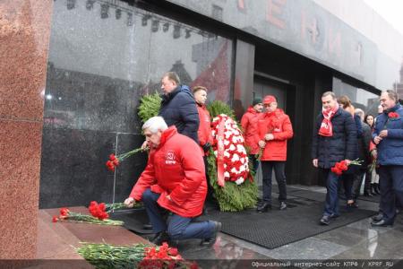 Состоялось возложение венков и цветов к Мавзолею В.И. Ленина