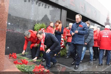 Состоялось возложение венков и цветов к Мавзолею В.И. Ленина