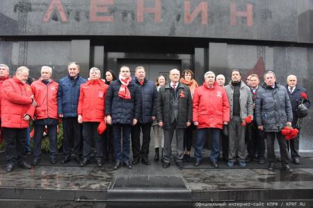 Состоялось возложение венков и цветов к Мавзолею В.И. Ленина