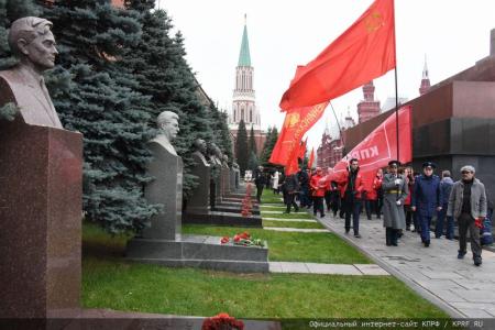 Состоялось возложение венков и цветов к Мавзолею В.И. Ленина