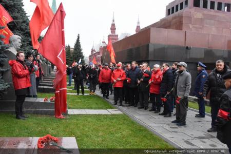 Состоялось возложение венков и цветов к Мавзолею В.И. Ленина