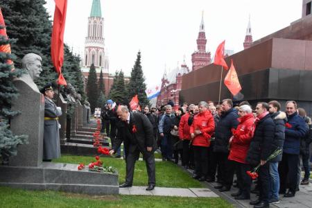 Состоялось возложение венков и цветов к Мавзолею В.И. Ленина