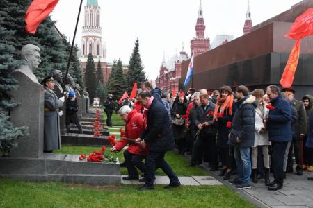 Состоялось возложение венков и цветов к Мавзолею В.И. Ленина
