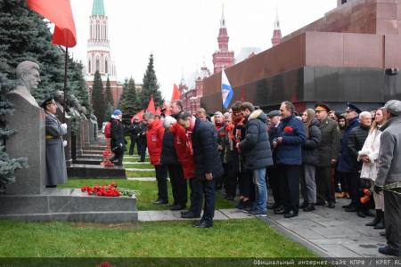 Состоялось возложение венков и цветов к Мавзолею В.И. Ленина