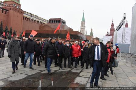 Состоялось возложение венков и цветов к Мавзолею В.И. Ленина