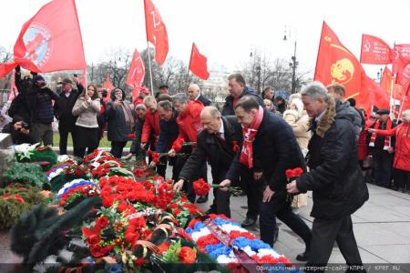 Состоялось возложение венков и цветов к Мавзолею В.И. Ленина