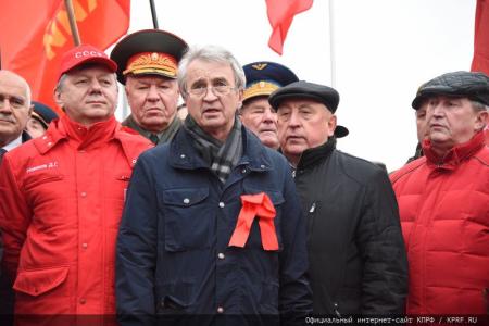 «Великому Октябрю – статус государственного общенародного праздника! Победа будет за нами!»
