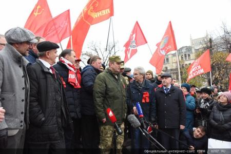 «Великому Октябрю – статус государственного общенародного праздника! Победа будет за нами!»