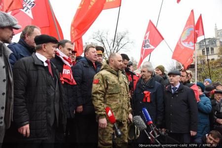 «Великому Октябрю – статус государственного общенародного праздника! Победа будет за нами!»