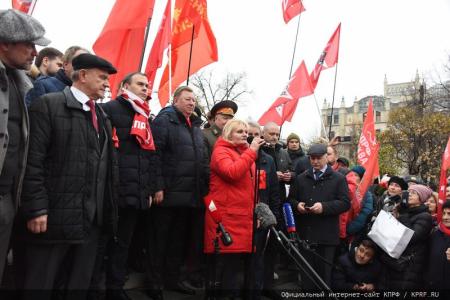 «Великому Октябрю – статус государственного общенародного праздника! Победа будет за нами!»