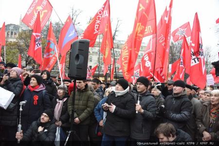 «Великому Октябрю – статус государственного общенародного праздника! Победа будет за нами!»