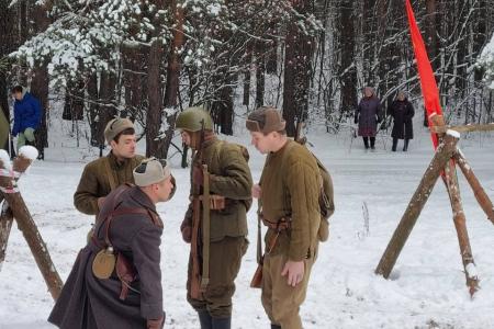 Нижегородские активисты КПРФ и реконструкторы "пленили диверсантов"