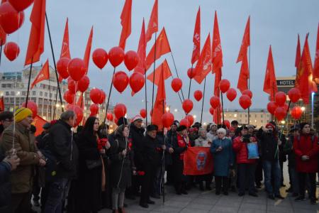 В Алтайском крае прошла массовая торжественная акция в честь 105-летия Великого Октября