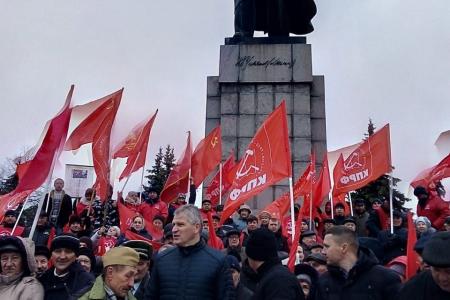 В Ульяновске прошел митинг в честь 105-летия Октябрьской революции