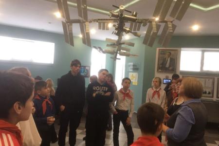 Алтайский крайком КПРФ организовал для пионеров «космическое путешествие» на малую Родину космонавта Германа Титова