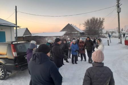 Алтайский край. Лидер местных коммунистов М.Н. Прусакова с рабочим визитом посетила Павловский район