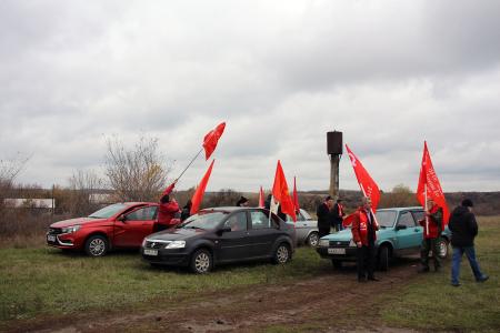 В честь 80-летия начала операции "Малый Сатурн" в Воронежской области по инициативе КПРФ состоялся автопробег