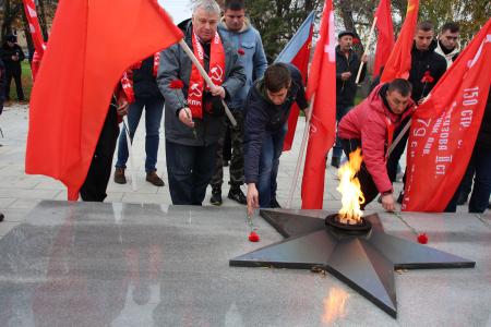 В честь 80-летия начала операции "Малый Сатурн" в Воронежской области по инициативе КПРФ состоялся автопробег