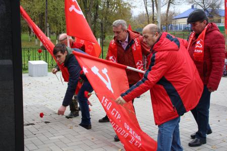 В честь 80-летия начала операции "Малый Сатурн" в Воронежской области по инициативе КПРФ состоялся автопробег