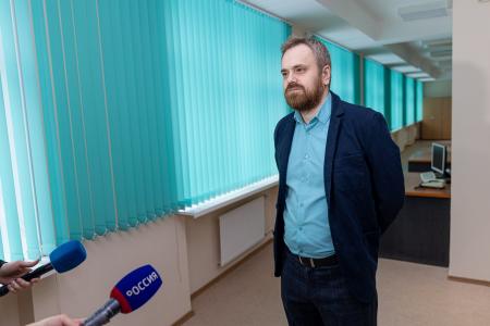 Екатеринбург. Депутат от КПРФ Роман Ступников помог обустроить кабинеты в городской больнице