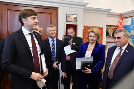 Депутаты фракции КПРФ в Госдуме провели встречу с министром просвещения РФ С.С. Кравцовым