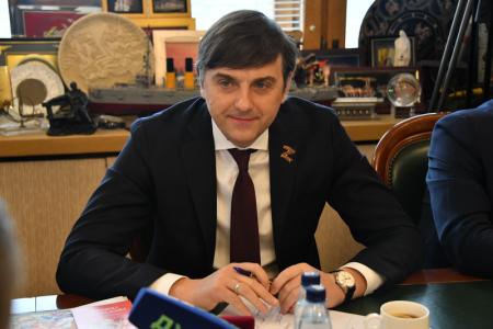 Депутаты фракции КПРФ в Госдуме провели встречу с министром просвещения РФ С.С. Кравцовым