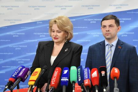 Н.А. Останина и О.А. Михайлов выступили перед журналистами в Госдуме