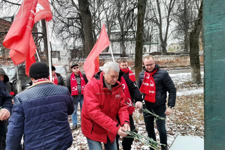 Костромские коммунисты отметили годовщину Октябрьской Революции