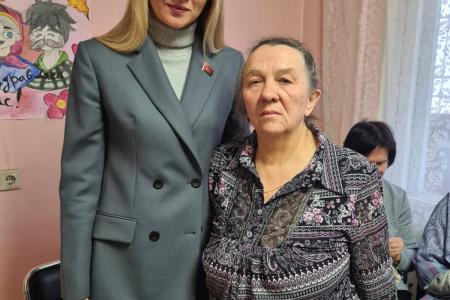 Екатеринбург. Виктория Ивачева и уральские рукодельницы подготовили тёплые вещи для бойцов СВО