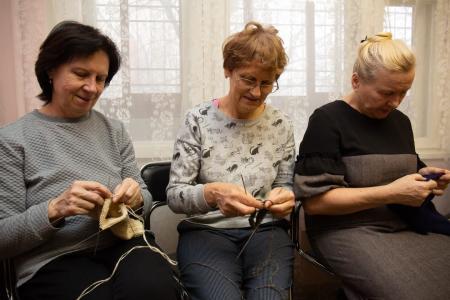 Екатеринбург. Виктория Ивачева и уральские рукодельницы подготовили тёплые вещи для бойцов СВО