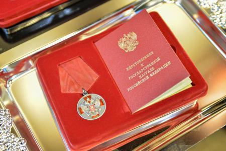 Глава Хакасии Валентин Коновалов вручил высокие государственные награды землякам - участникам спецоперации