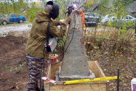 Тульские комсомольцы благоустроили могилу одного из первых активистов РКСМ в Белёве и сквер вокруг неё, а также возложили цветы к памятнику В.И. Ленину
