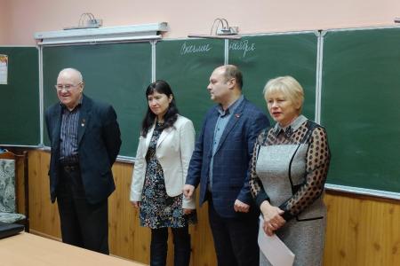 Рязанская область. Депутаты КПРФ наградили ценными подарками группу учителей