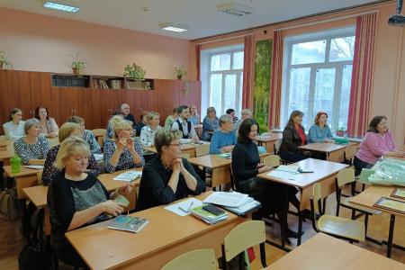 Рязанская область. Депутаты КПРФ наградили ценными подарками группу учителей