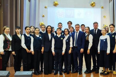 Хакасия приняла делегацию луганских школьников, прибывших в республику по приглашению главы региона Валентина Коновалова