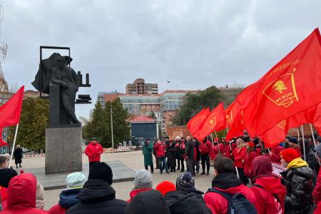 Самарский комсомол на параде памяти